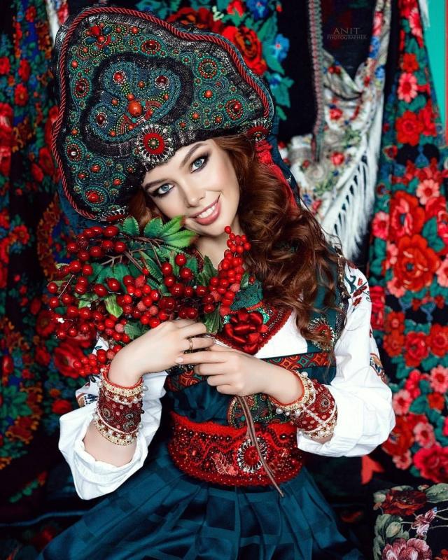 Красиві фото костюмів в народному стилі — Інспіруйтеся!